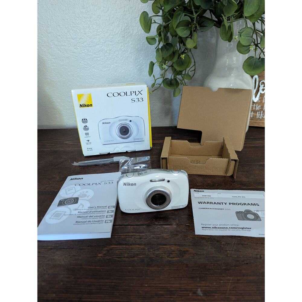Nikon Coolpix S33 13.2MP Full HD Waterproof Digital Camera White New in box